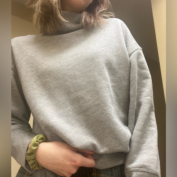 Grey turtleneck sweatshirt - Picture 4 of 4